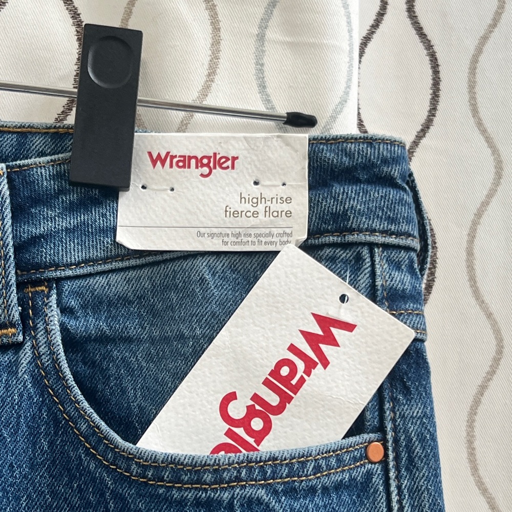 Wrangler Women’s Flare Jeans – Size 30x32 – New With Tags - Picture 5 of 11